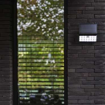 Lutec Tuda - Außen-Solar-Wandleuchte mit Bewegungsmelder - intelligente Beleuchtung - Lutec Connect - 18 x 11,1 x 19,2 cm - 8,5W LED inkl. - IP44 - schwarz