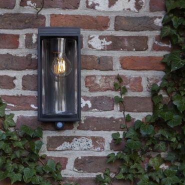 Lutec Flair - Außen-Solar-Wandleuchte mit Bewegungsmelder - 12 x 13,8 x 28,5 cm - 2W LED inkl. - IP44 - schwarz