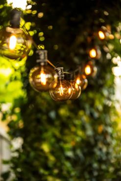 Konstsmide - dekoratives Partylichtset mit Dimmfunktion und austauschbaren LED - 4,5m Länge mit 10m Kabel - 10 LED Birnen inkl - 7W - IP44 - schwarz