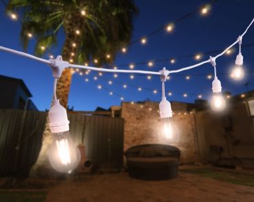 Century Italia Fiesta – 9,27 m Lichterkette, davon 0,6 m Kabel – 15 x E27 (exkl.) – IP44 – weiß