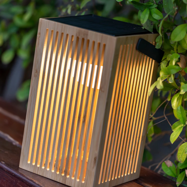 New Garden Okinawa Laterne - Tischlampe mit wiederaufladbarer Solarlichtquelle und Fernbedienung - 9W dimmbare LED inkl - 14,5 x 14,5 x 24 cm - IP54 - Bambus