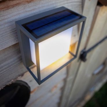 Lutec Curtis - Außen-Solar-Wandleuchte mit Bewegungsmelder - 19 x 16,5 x 9,5 cm - 3W LED inkl. - IP54 - dunkelgrau