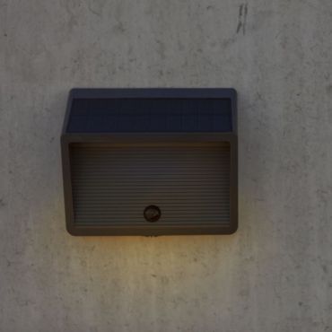 Lutec Linko - Außenwandleuchte mit Solarsensor - 18,5 x 16,1 x 6,2 cm - 11,5W LED inkl. - IP44 - dunkelgrau